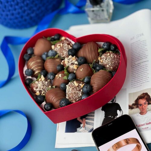 Изображение товара Подарочный набор для женщин. Клубника в шоколаде Сердце. N1035