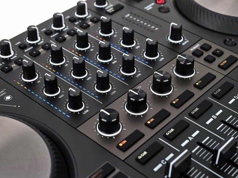 Native Instruments Traktor Kontrol S4 Mk3