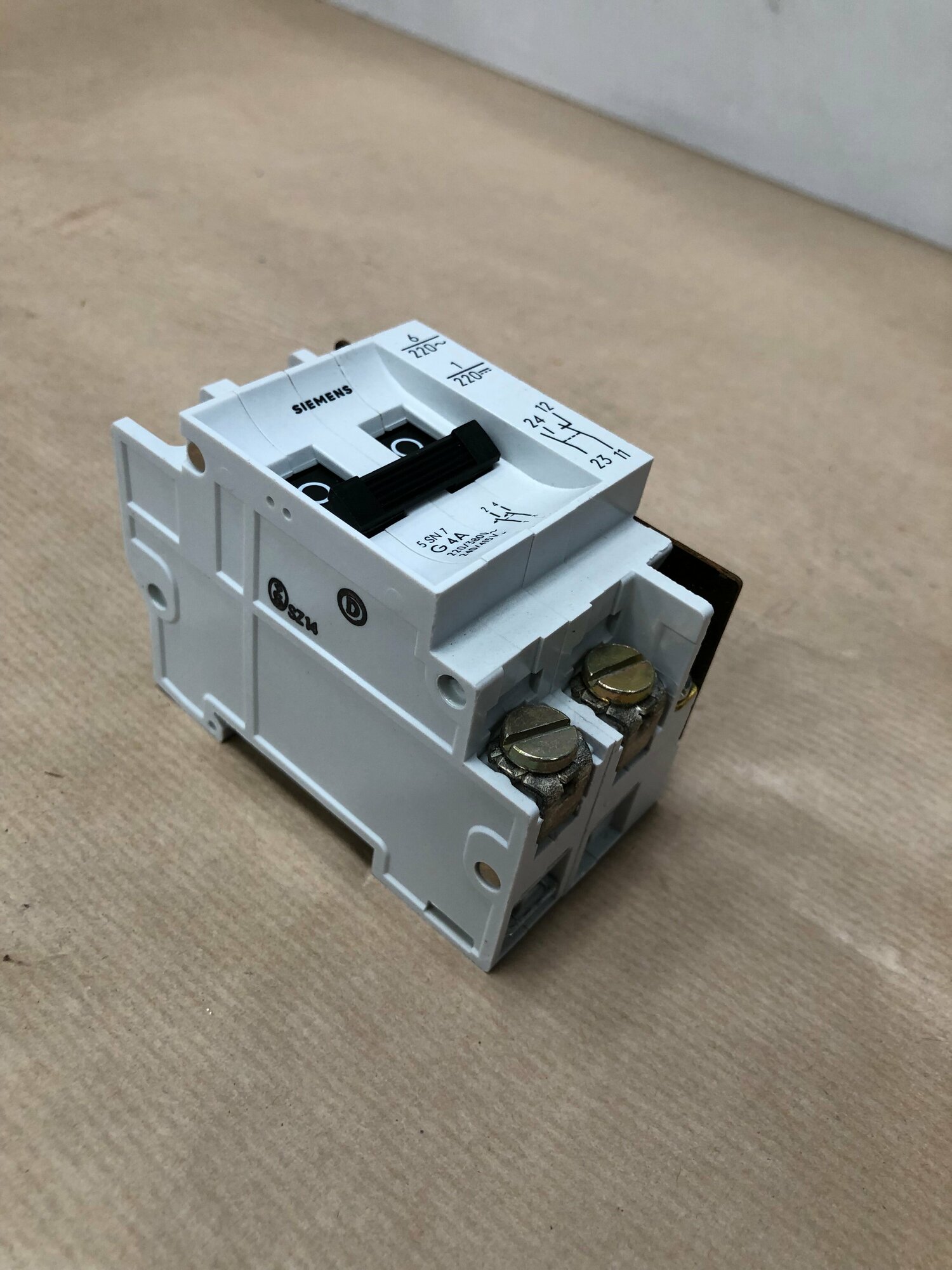 фото Выключатель автоматический двухполюсный SIEMENS 5 SN 7 G 4A