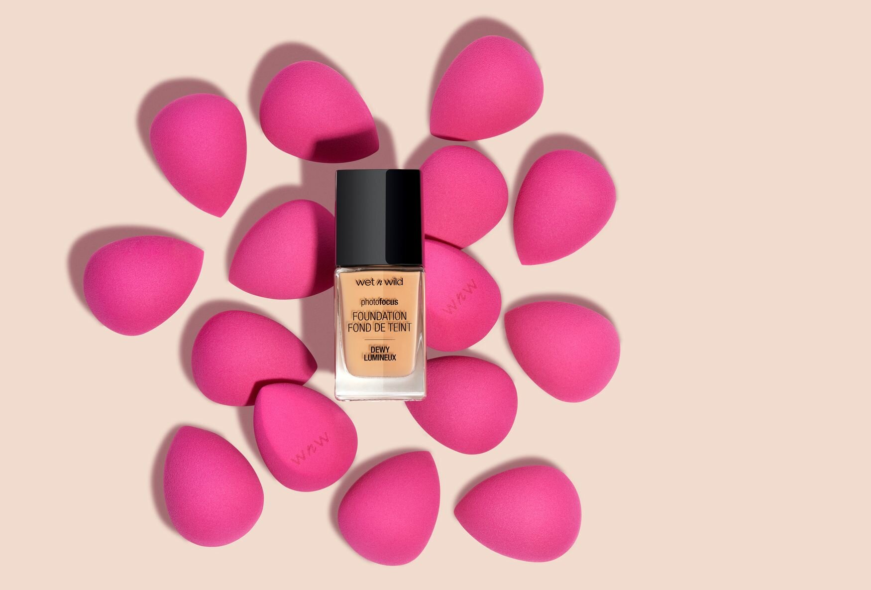 Тональный крем photo focus dewy foundation тон 1111522e soft beige wet n wild Markwins Beauty Products CN - фото №11
