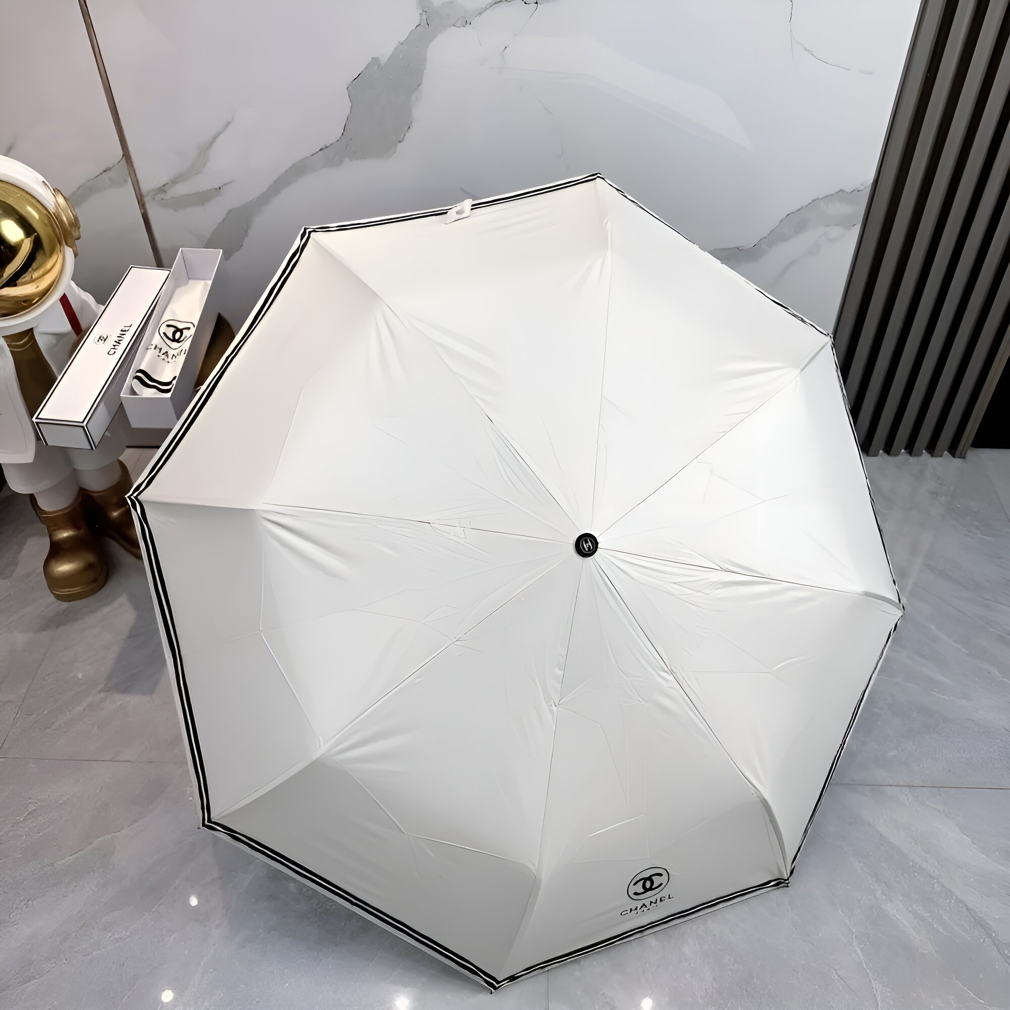 Стильный белый зонт