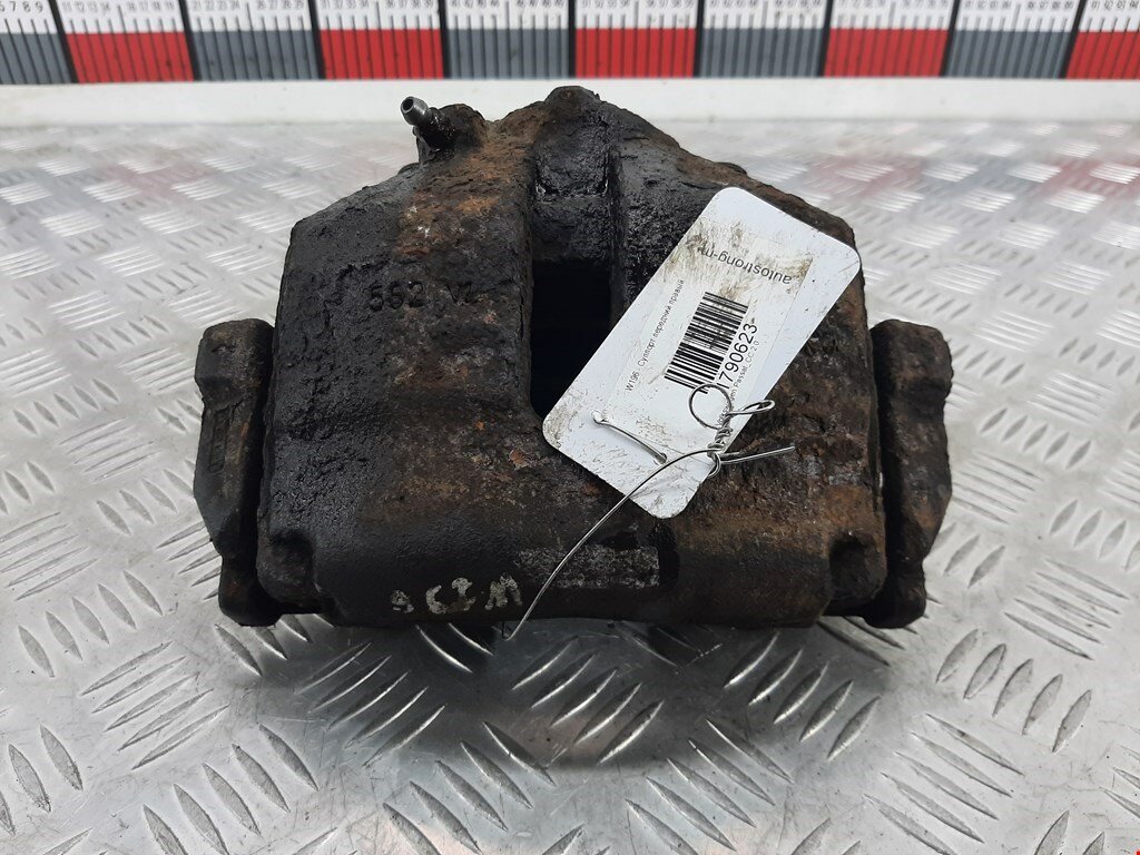 Суппорт передний правый Volkswagen Passat CC 1K0615124E арт. 1790623