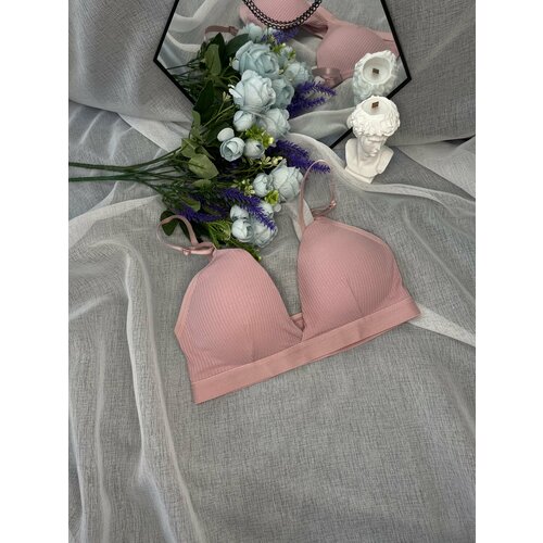 фото Удобный розовый топ на бретельках amalora