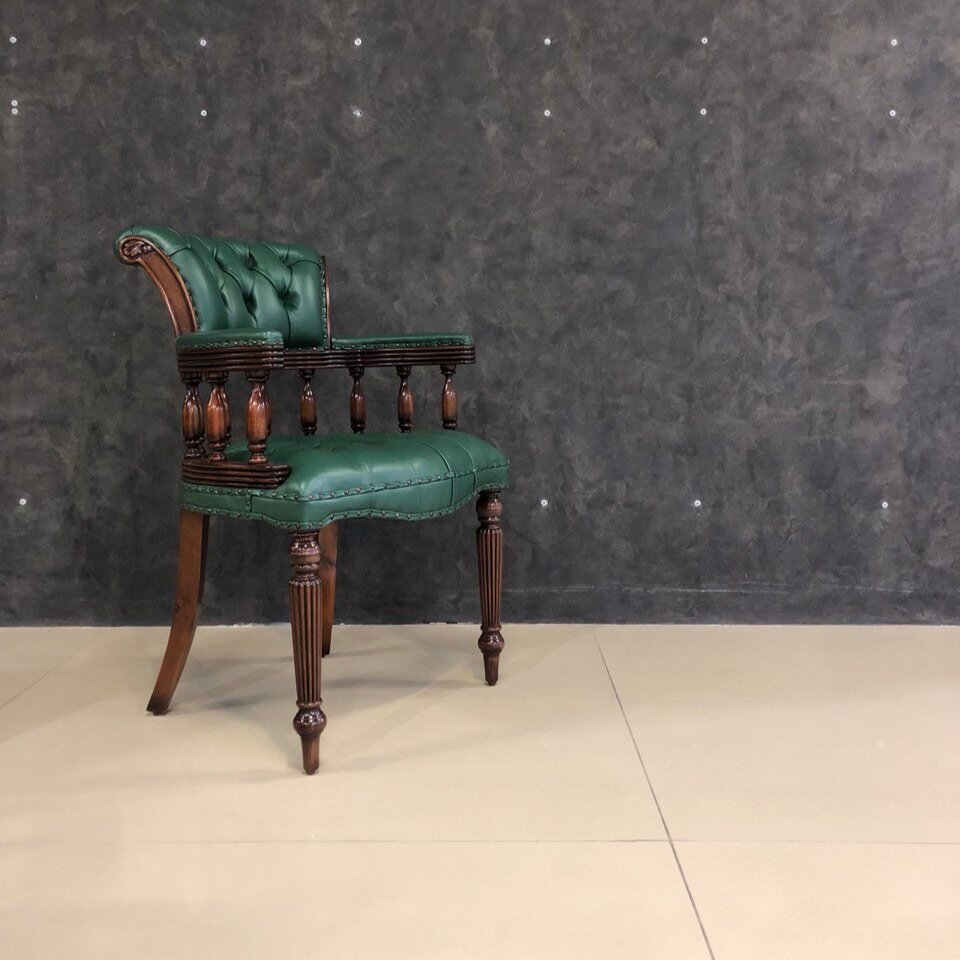 Кресло для руководителя DOMKORLEONE из красного дерева (mahogany wood) с кожаной обивкой цвет CMH (коричневый)