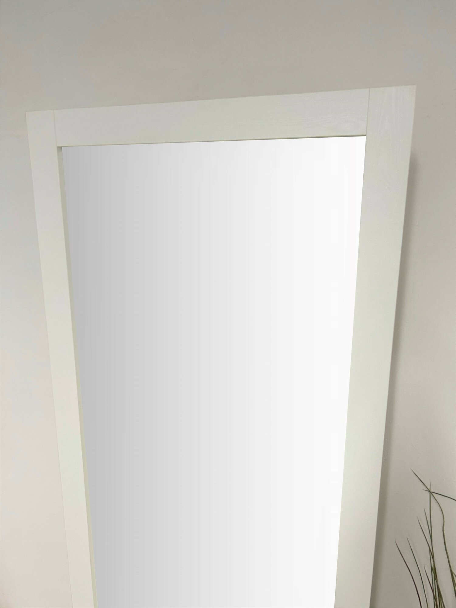 Зеркало в раме BeautyUp 179/75 цвет "Белый" на подставке с колесиками - фотография № 3