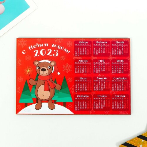 Магнит-календарь 2023 год с Медвежонком деревянный красный