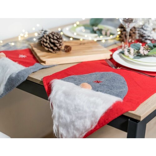 Новогодняя дорожка для стола спящий гном фетр серая 35х180 см Koopman International 3470₽