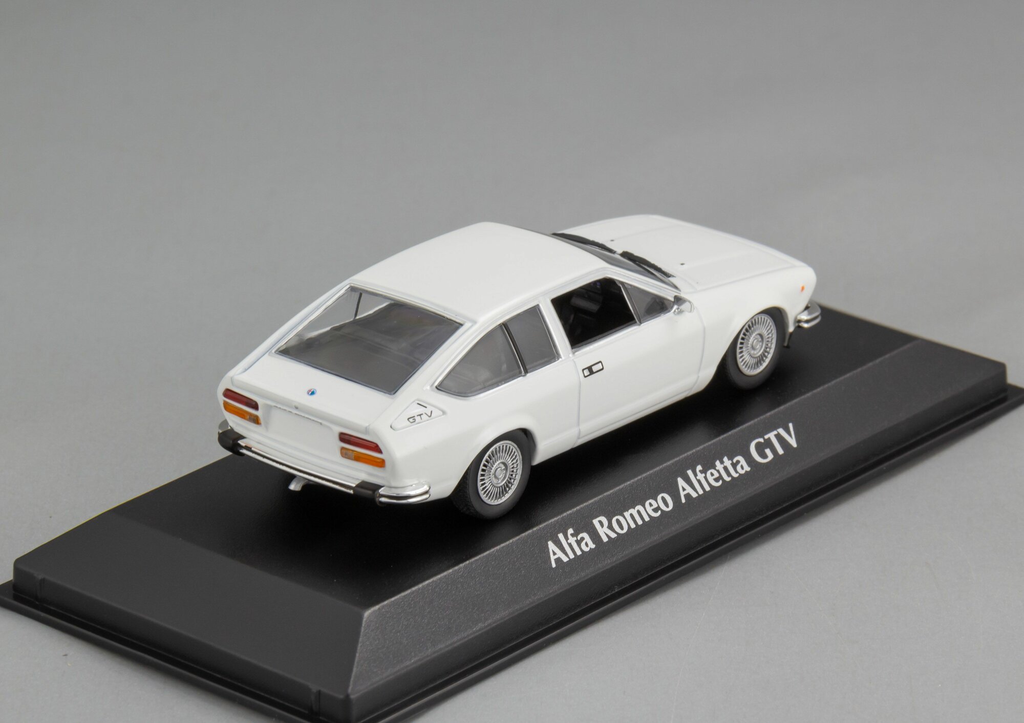 Масштабная модель Alfa Romeo Alfetta GTV - 1976 — фото 1