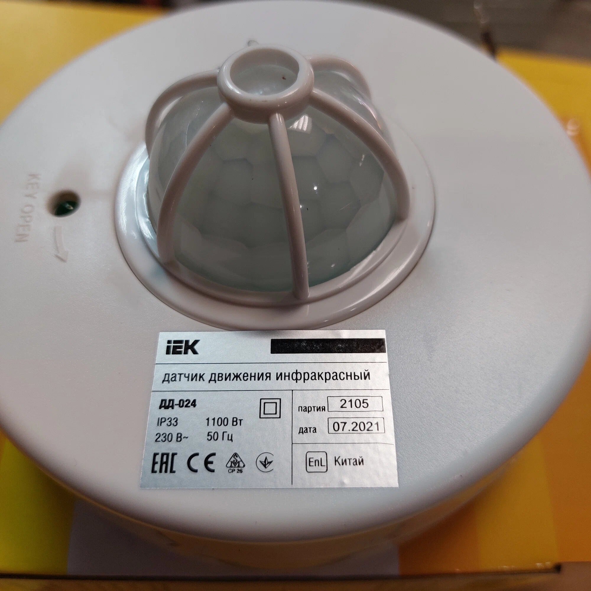 Датчик движения ДД 024 белый макс. нагрузка 1100Вт угол обзора 120-360гра дальность 6м IP33 ИЭК  1 шт