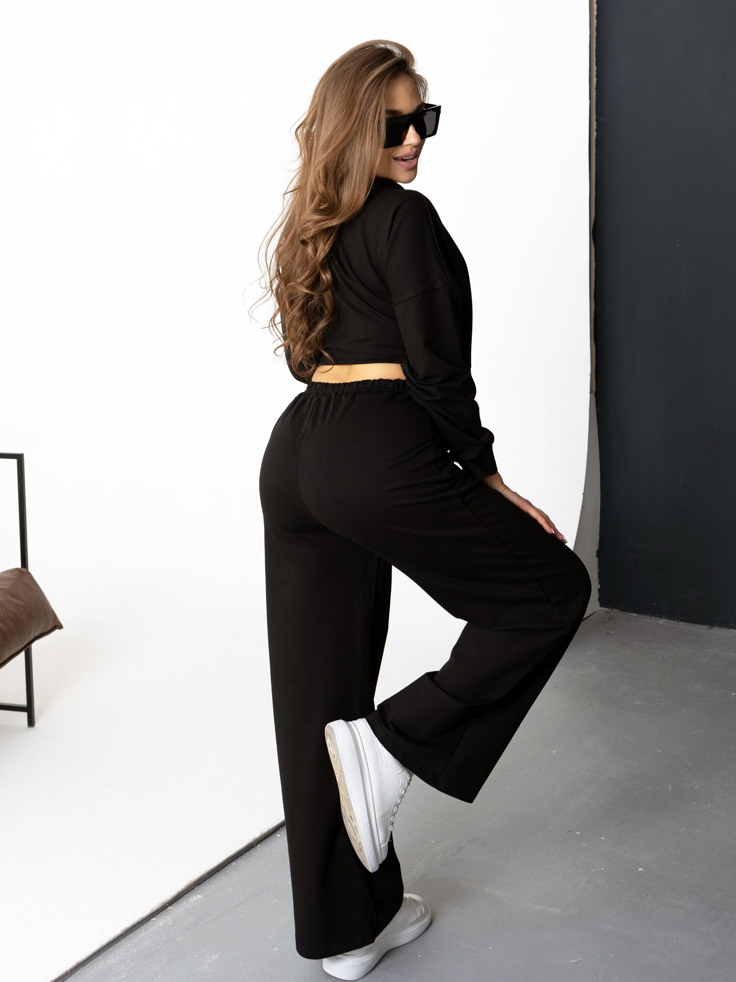 Костюм Промдизайн, свитшот и брюки, повседневный стиль, прямой силуэт, карманы, стрейч, размер 42, черный - фотография № 8