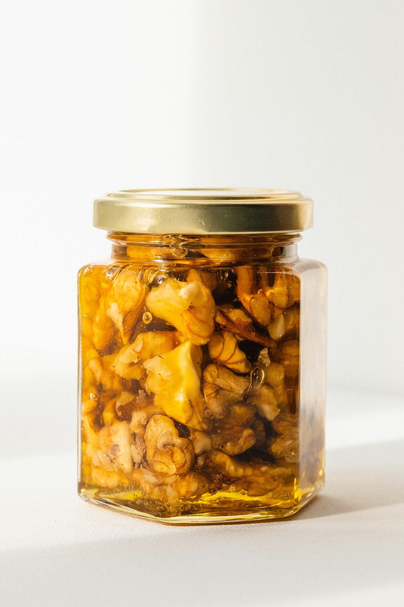 Натуральный мед с грецким орехом 250гр , орехи в меду