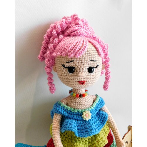 Сувенирная кукла Есения, вязаная, интерьерная, с розовыми волосами, ручная работа