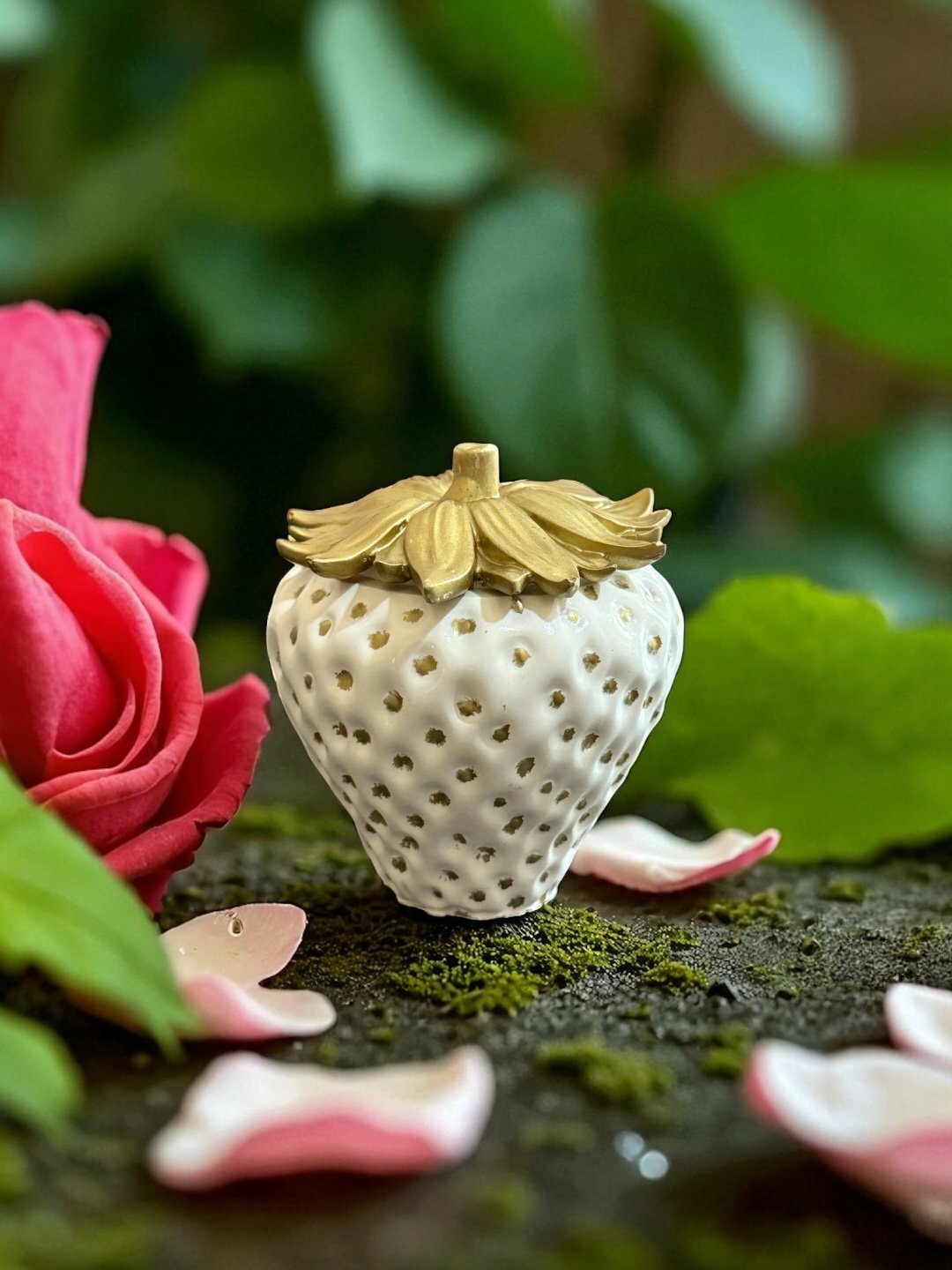 Декоративная шкатулка из гипса, Клубника, 8 * 8 * 8 см - Белый