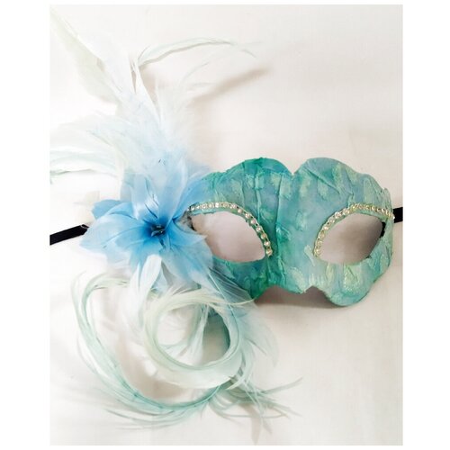 Карнавальная маска голубого цвета с пером сбоку (9088) карнавальная маска розовая с пером сбоку 8740