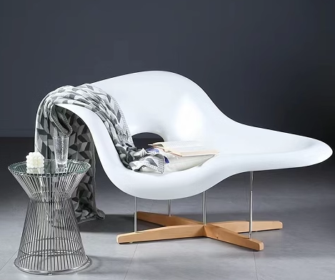 Кресло La Chaise Lounge дизайн Чарльза и Рэй Эймс Eames (белый)