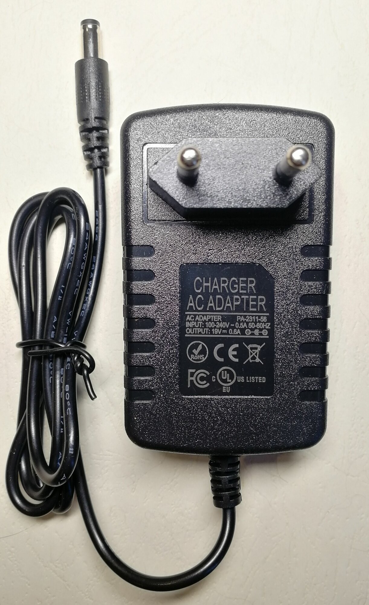 Блок питания зарядное устройство POLARIS PVCR-0726 19V 0.6A DC 5.5x2.5mm - фотография № 1