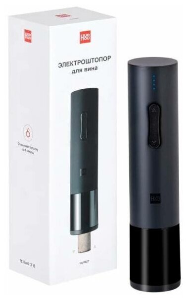 Руки пожилого человека легко открывают бутылку с помощью электрического штопора Xiaomi