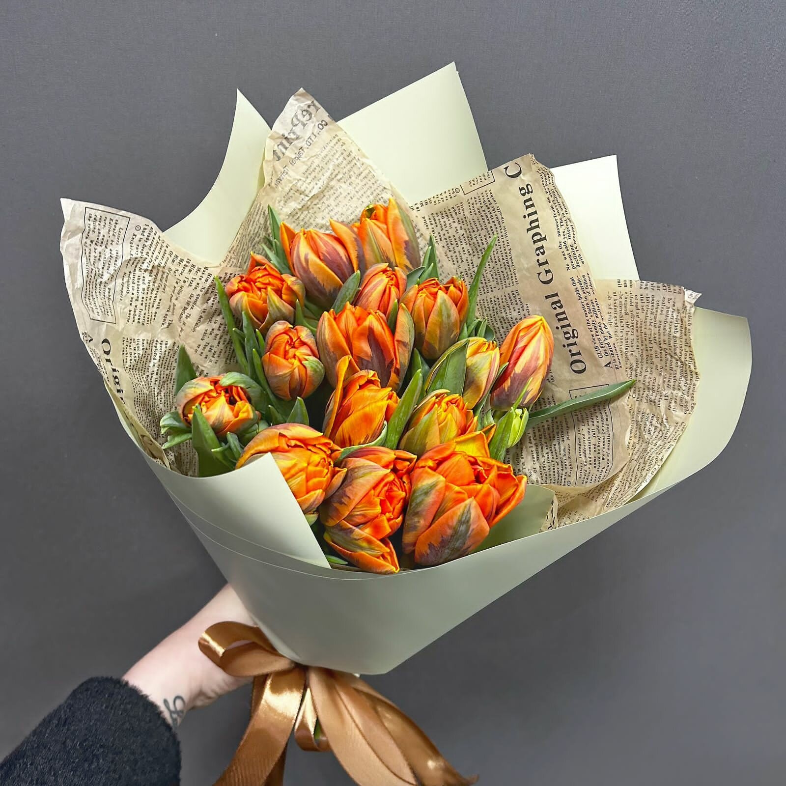 15 пионовидных тюльпанов Оранж Принцесс