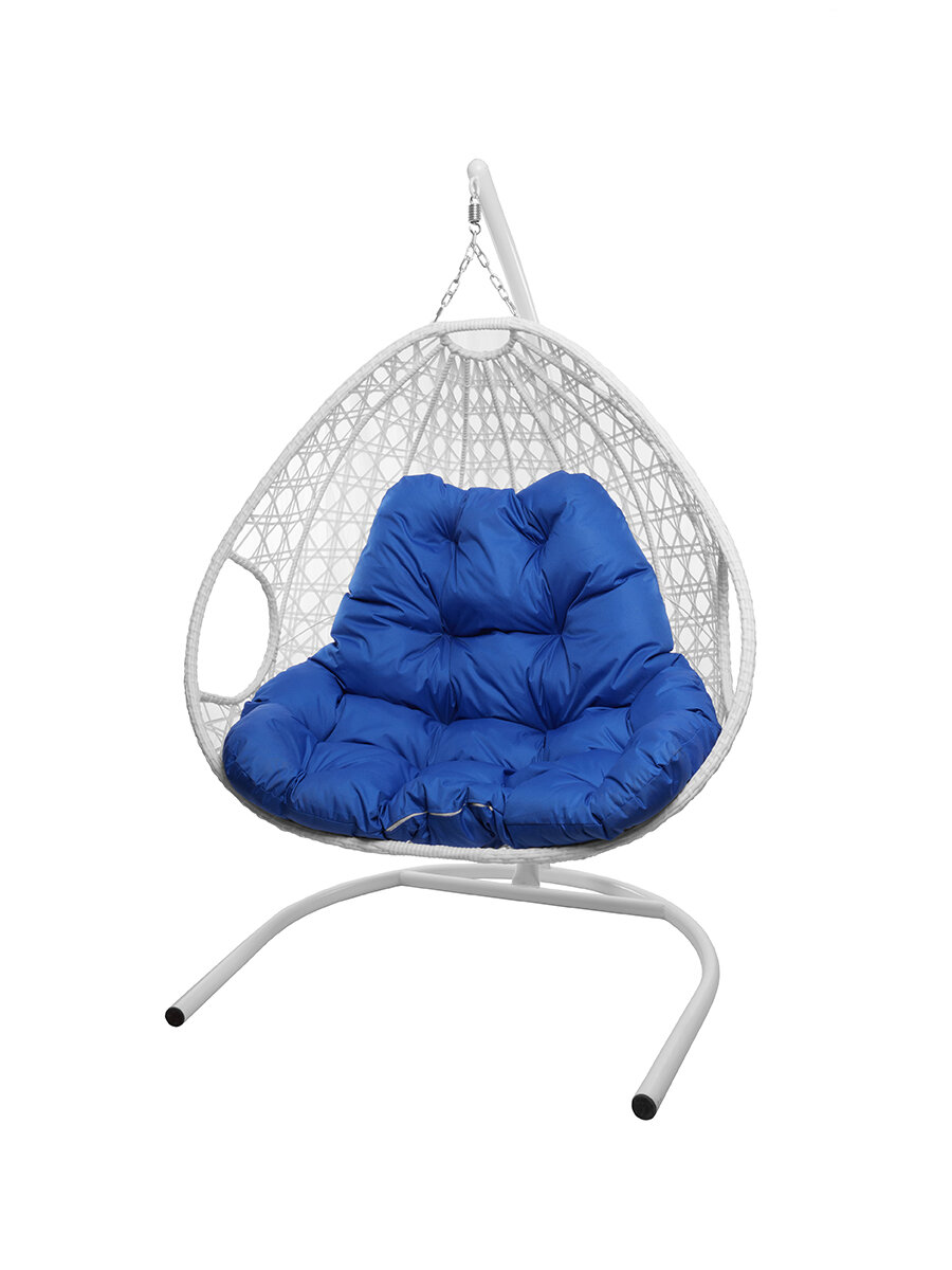 Подвесное кресло M-group для двоих с ротангом белое синяя подушка