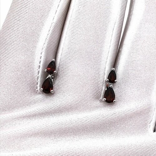 Серьги пусеты серебро, 925 проба, гранат, белый