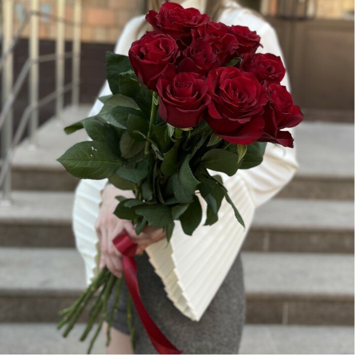 9 красных роз Эвер ред 70 см