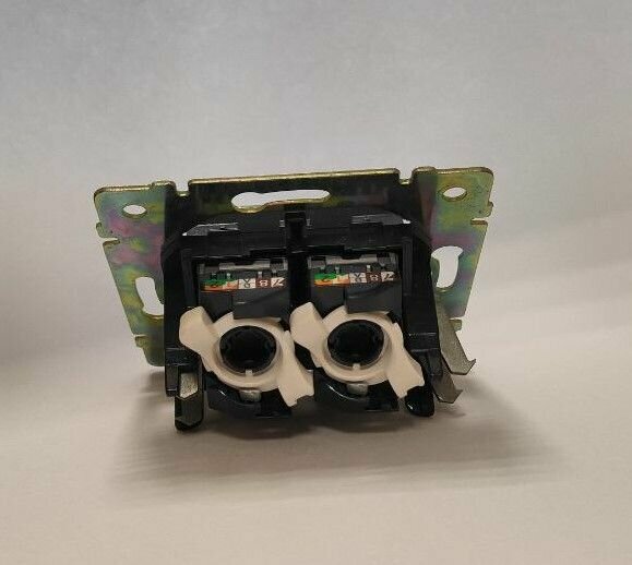 Valena 774131 Розетка компьютерная (2xRJ45, захваты, UTP, Cat.5e, под рамку, скрытая установка, слоновая кость) Legrand - фото №8