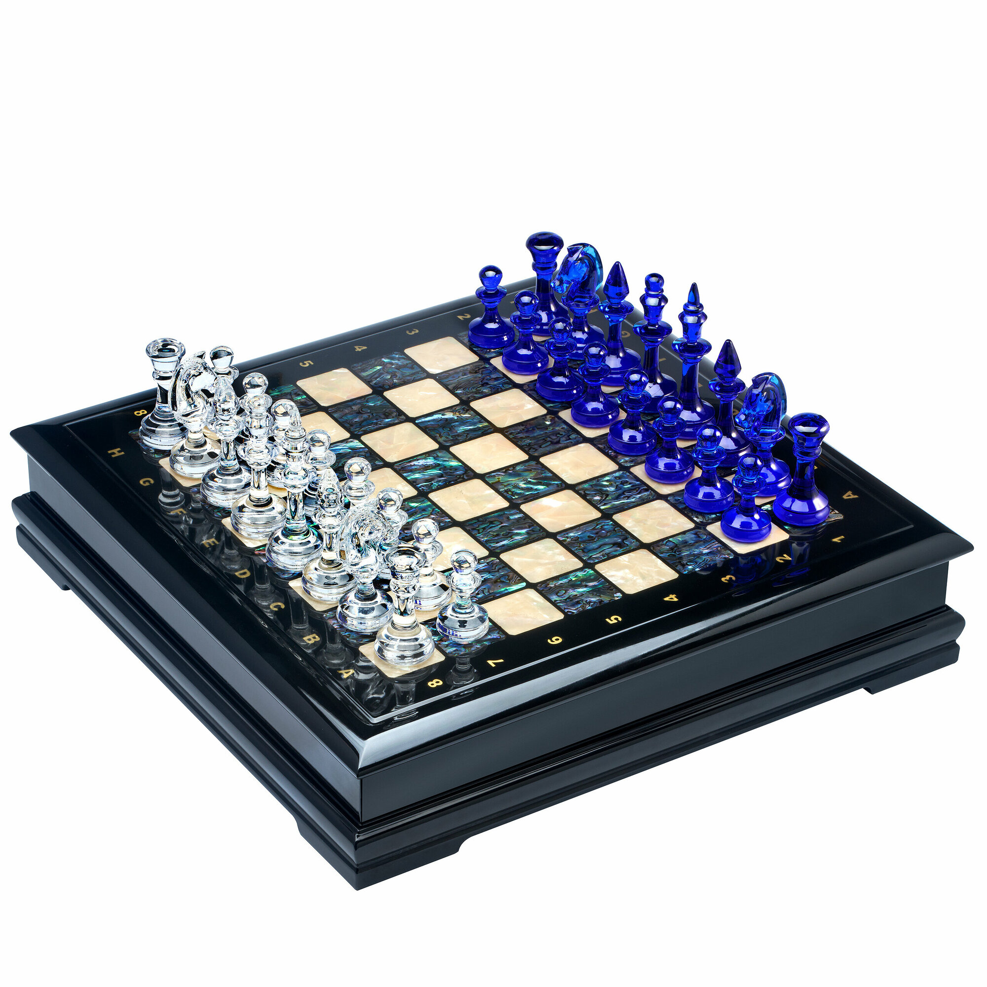 Шахматный ларец с натуральным перламутром и фигурами из цветного хрусталя (отделка бежевой тканью) 45х45 см