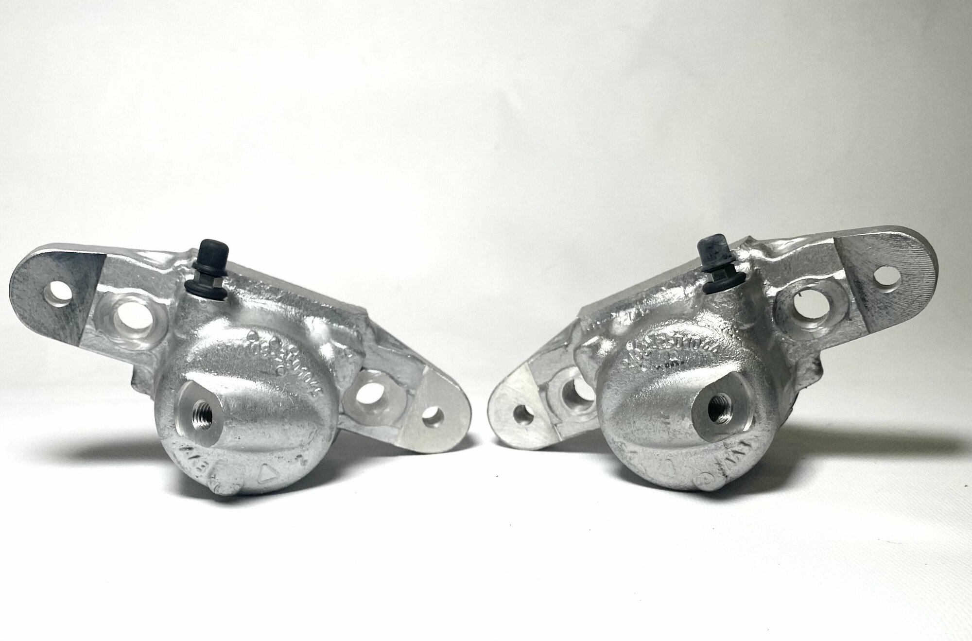 Комплект тормозных цилиндров передних левый/правый на ВАЗ 2108-15, 2110-2112, 1117-1119, 2170, 2190 Калина, Гранта, Датсун - арт. 2108-3501044/45