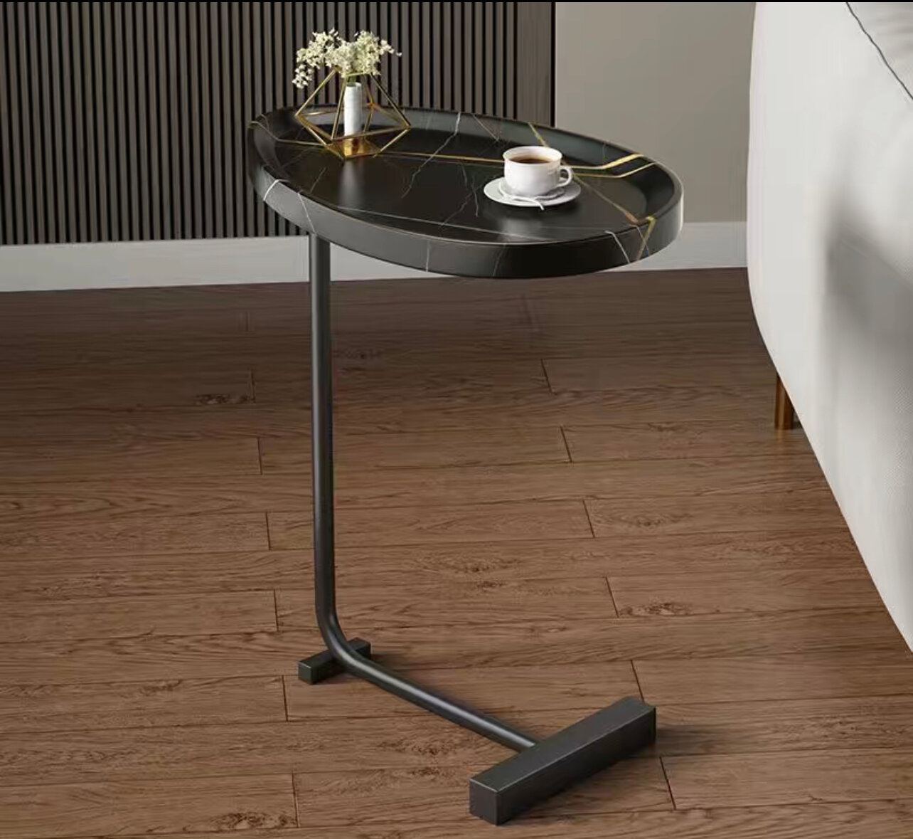 фото Приставной столик в скандинавском стиле