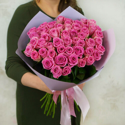 Изображение товара Букет живых цветов из 51 розовая роза в упаковке 50см от Букет Маркет