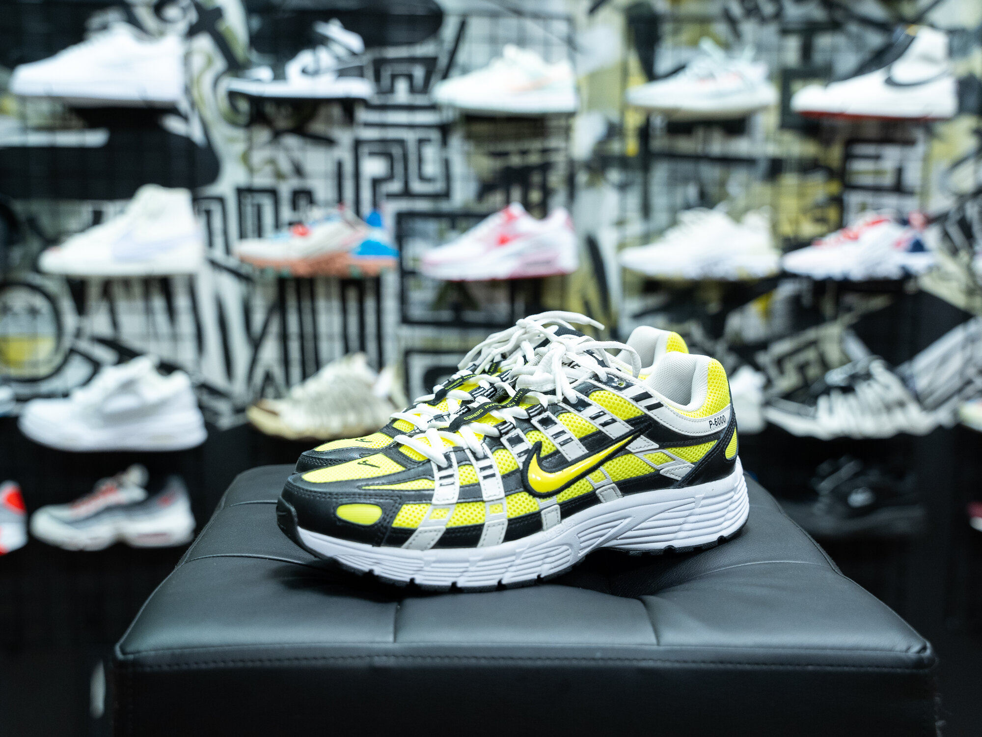 Кроссовки NIKE P-6000, размер 43 EU | 27.5 CM | 9.5 US, черный