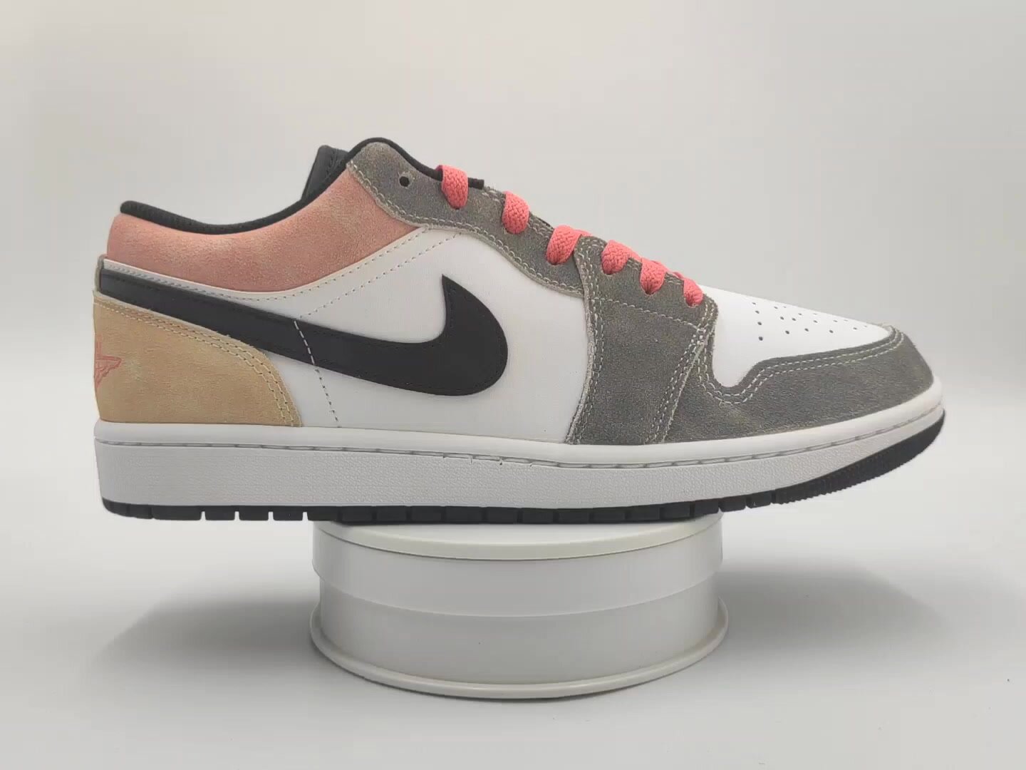 Кроссовки NIKE Air Jordan 1 Low SE, полнота D, размер 12 US / 46 EUR, мультиколор, черный — фото 1