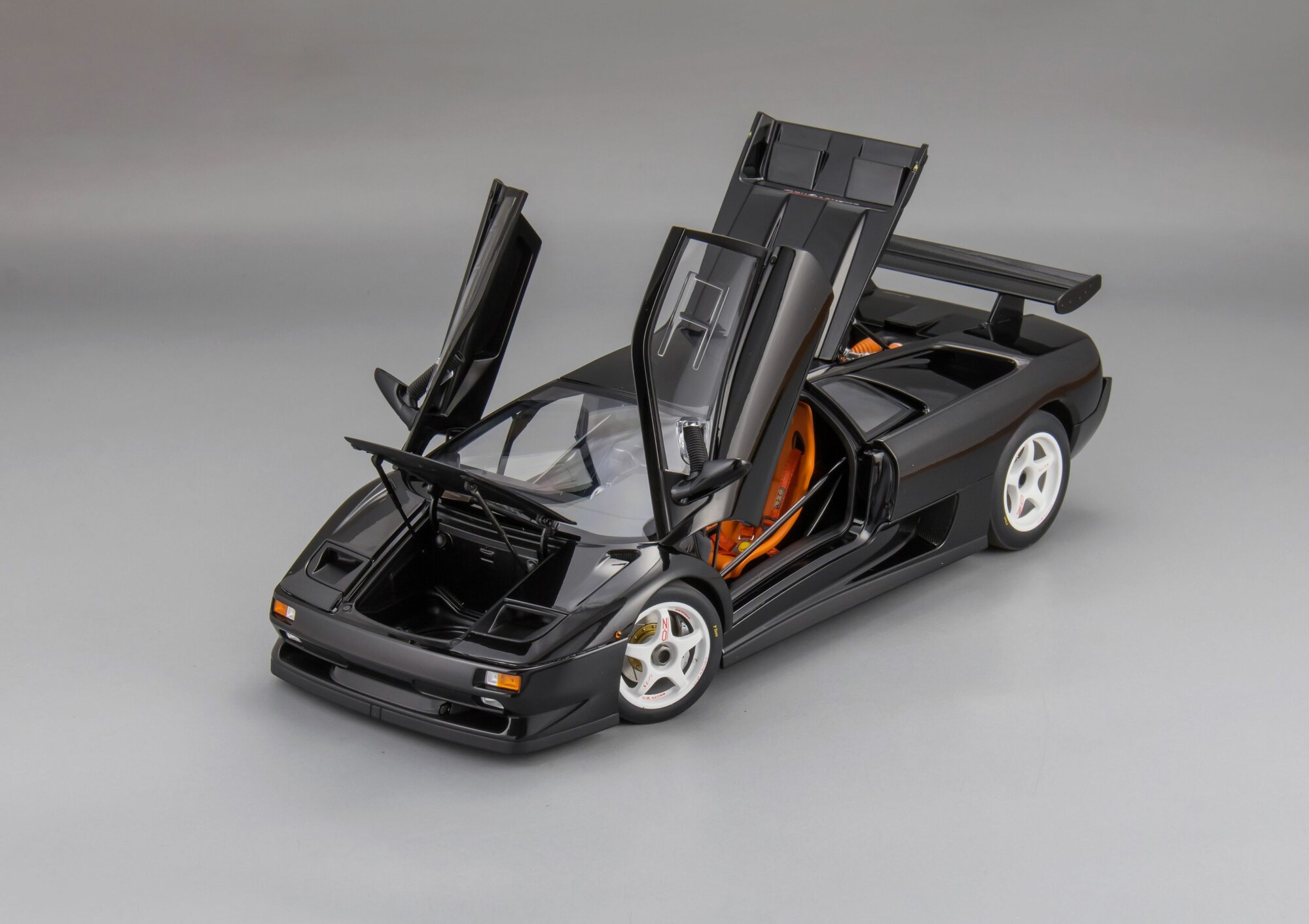 1:18 Lamborghini Diablo SV-R, Коллекционная масштабная модель от AUTOart — фото 1