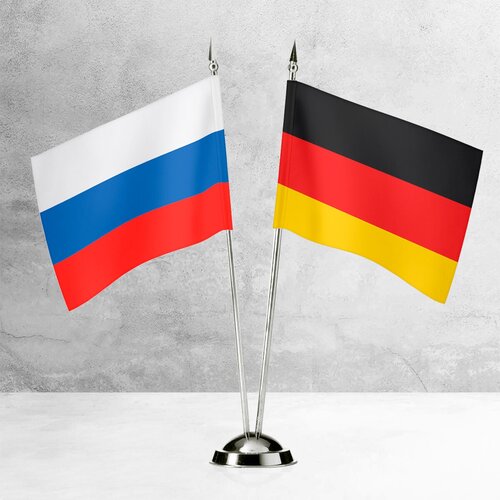 Настольные флаги России и Германии на пластиковой подставке под серебро