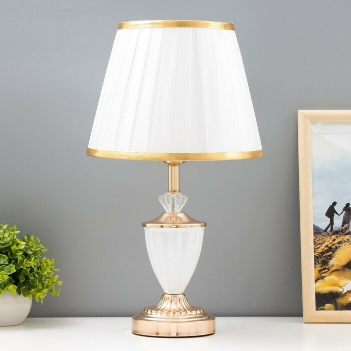 Настольная лампа Анисия E27 40Вт бело-золотой 25х25х43 см Risalux 7823659 .