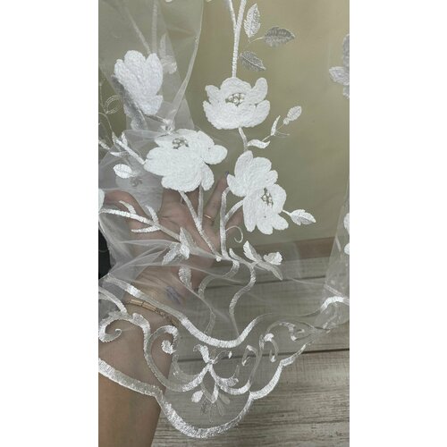 Тюль сеточка с вышивкой, белая с цветами
