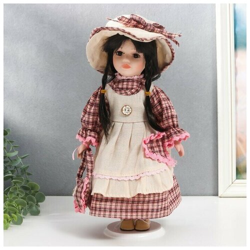 Кукла, коллекционная керамика, Олеся, в платье и шляпке в клетку, 30 см, 1 шт.