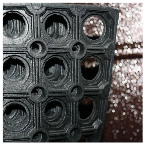 Коврик резиновый грязезащ. со сквозн. отверстиями (600х800 мм) толщ.16мм РТИ