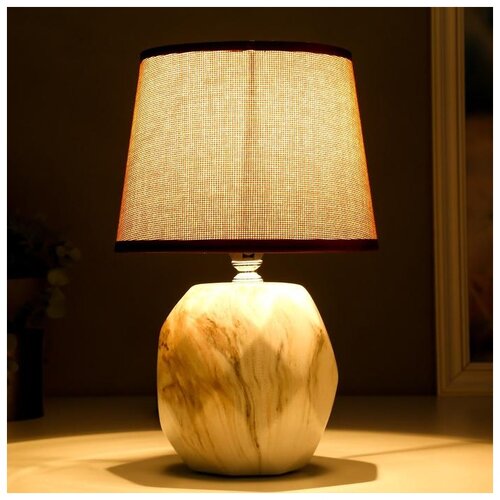 фото Лампа настольная risalux 40 вт, бежевая, 17,5*17,5*28,5 см