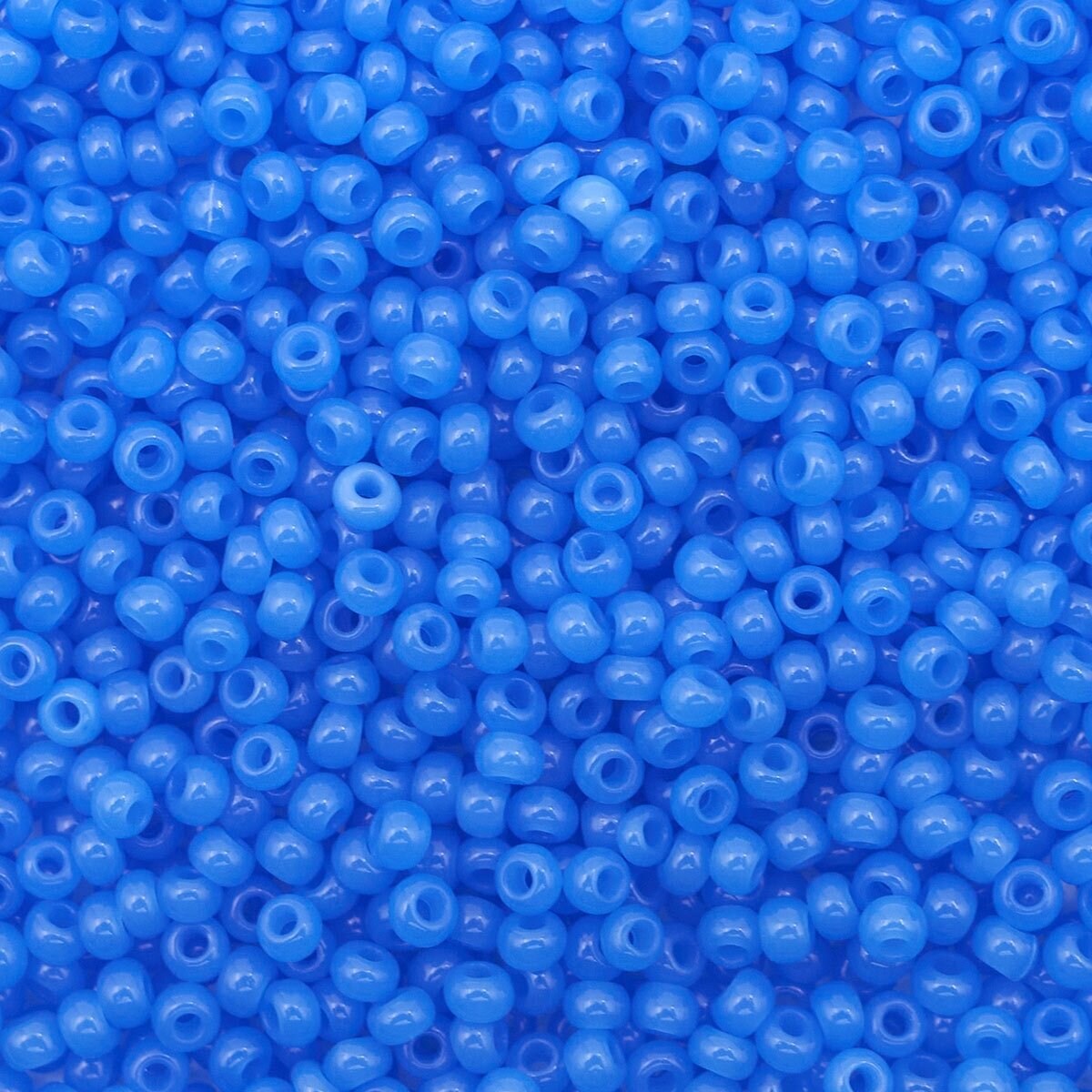 Бисер полупрозрачный голубой 10/0 (32010), круглое отверстие, 50гр Preciosa