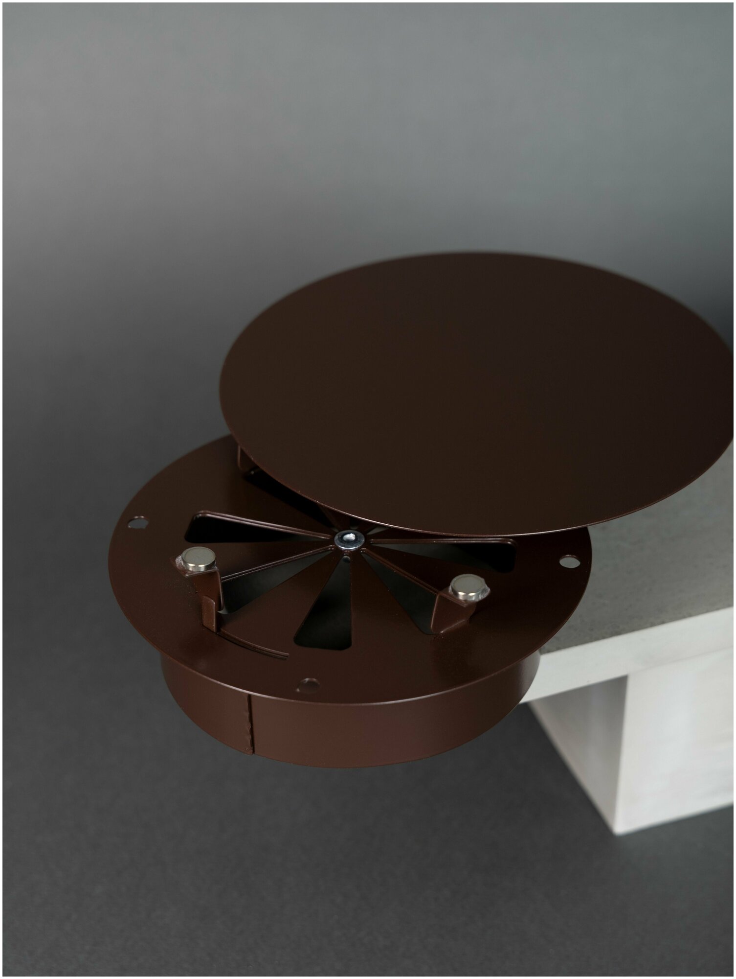 Вентиляционная решетка на магнитах (декоративный диффузор с регулировкой) 125x125 мм. (ДК125 коричневая), металлическая, производитель Родфер - фотография № 7
