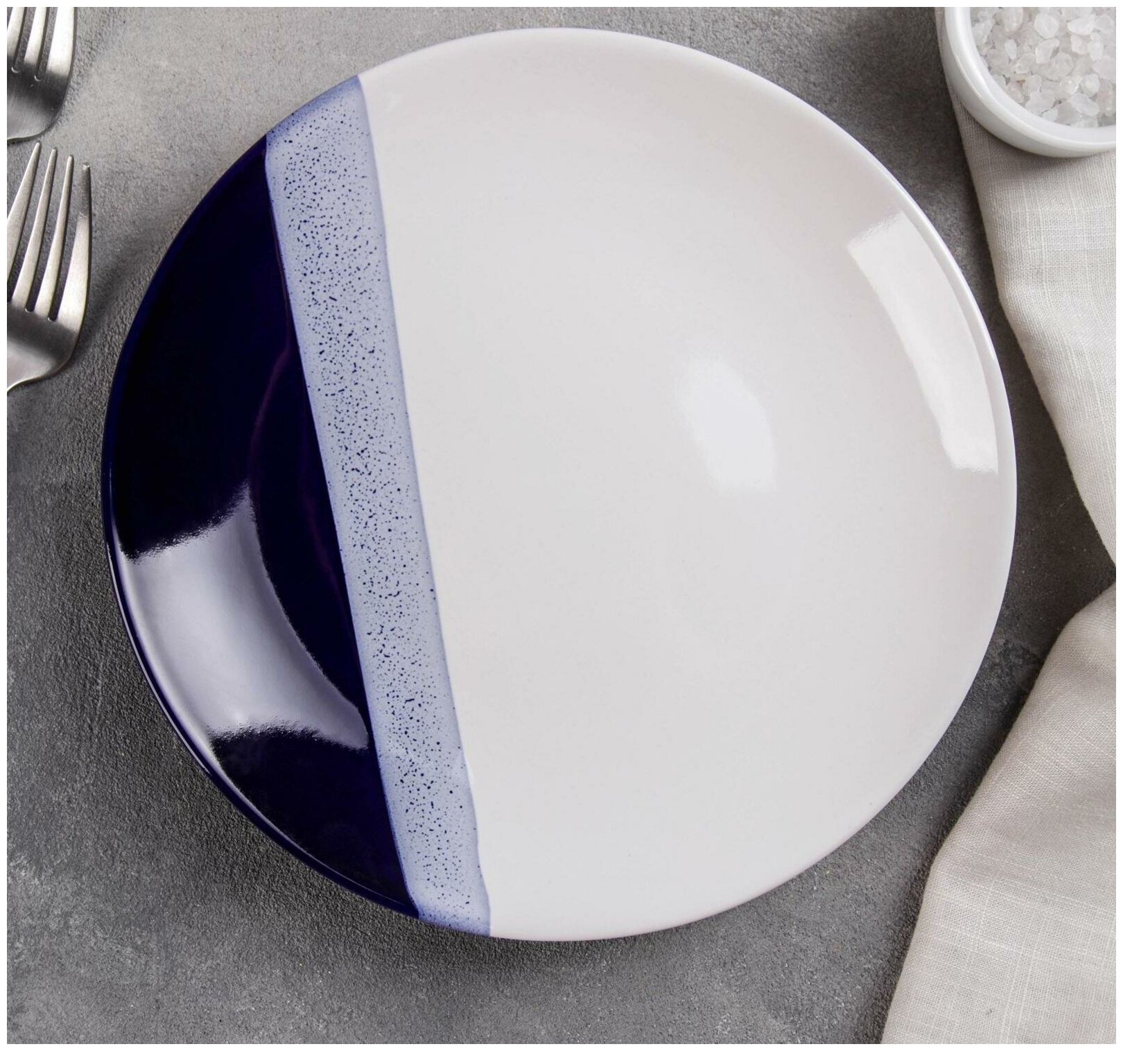 Тарелка белая с синими полосками Кубаньфарфор, 1 шт, керамика, диаметр 21 см