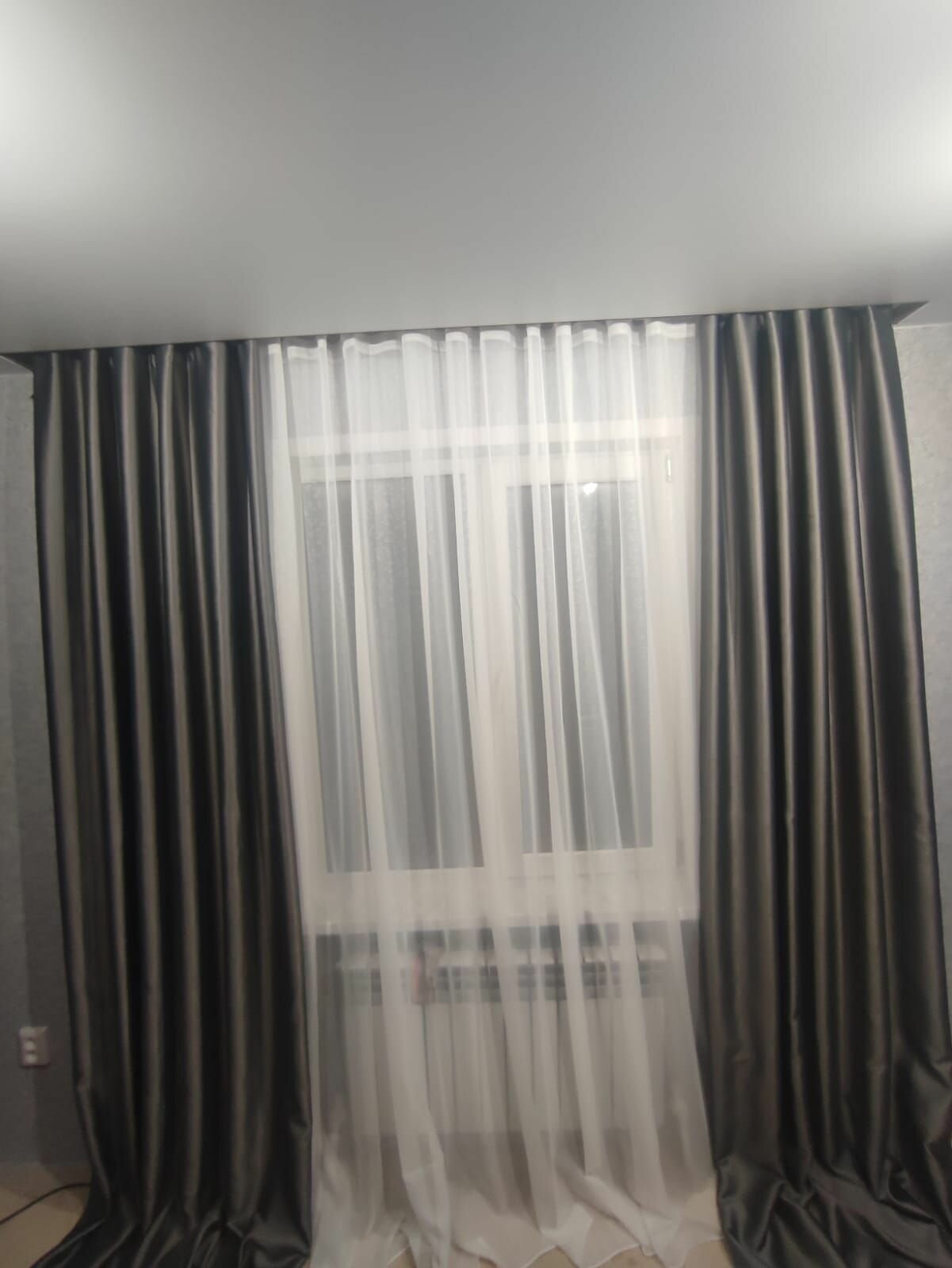 Комплект штор / Блэкаут штукатурка, цвет темно-серый (графит), 270*300