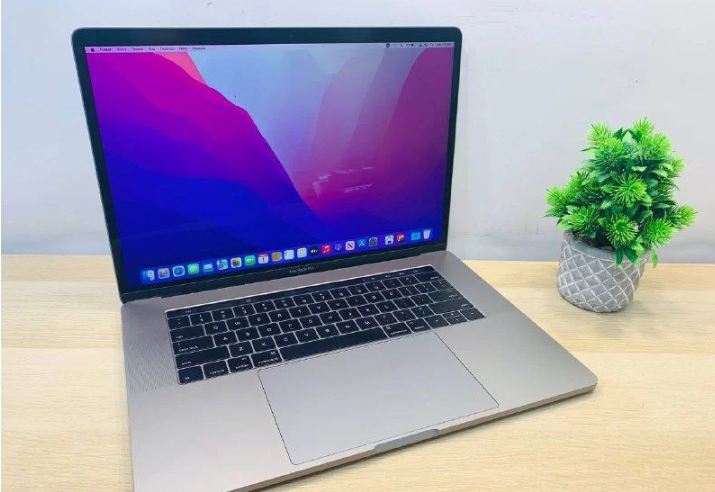 Ноутбук 15" Macbook Pro 15 2016 2880x1800 , intel core i7 2.8 Ггц 4 ядра / 16 ГБ RAM / Radeon Pro 455 2 Гб / 512 Гб SSD C02T93T7GTFM