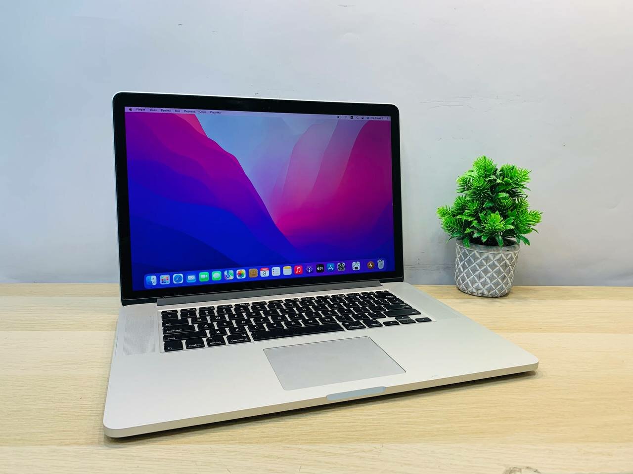 15" Apple MacBook Pro 2015. Intel Core i7 2.5Ghz/ 16 GB RAM / Intel Iris Pro + AMD Radeon Pro R9 M370X 2 gb / 1 TB SSD / C02R37X8G8WP