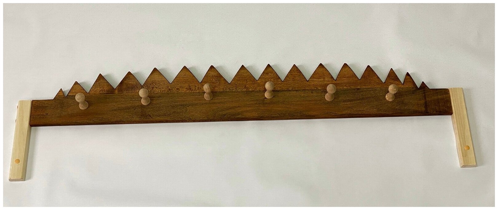 Вешалка для бани и сауны деревянная Пила 6 крючков - фотография № 5