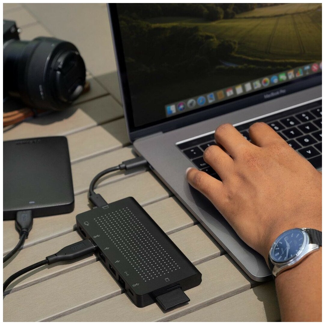 USB хаб Twelve South StayGo. Интерфейс USB-C. Порты 1xUSB-C PD 85W, 1xHDMI 4K, 1xUSB-A 3.0 / BC 1.2, 2xUSB-A 3.0, 1xGigabit Ethernet Port, 1xUSB-C 100W, 1xSD Card, 1xMicro SD Card - черный