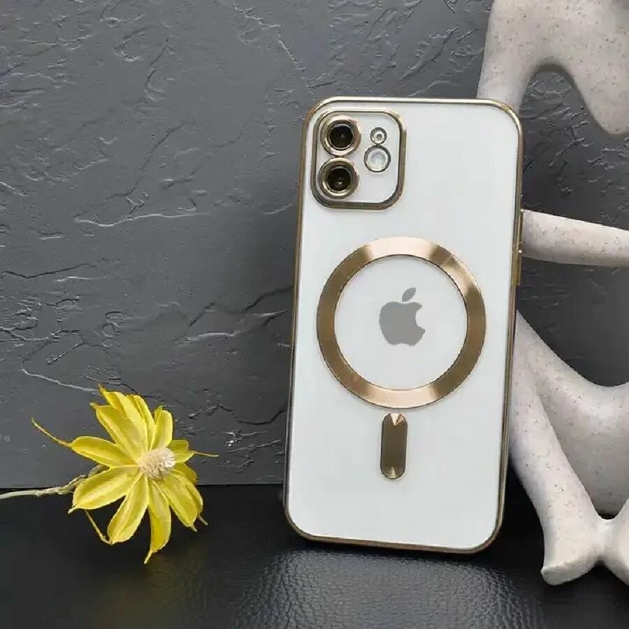 Чехол на iPhone 12 mini Magsafe с защитой камеры золотистый
