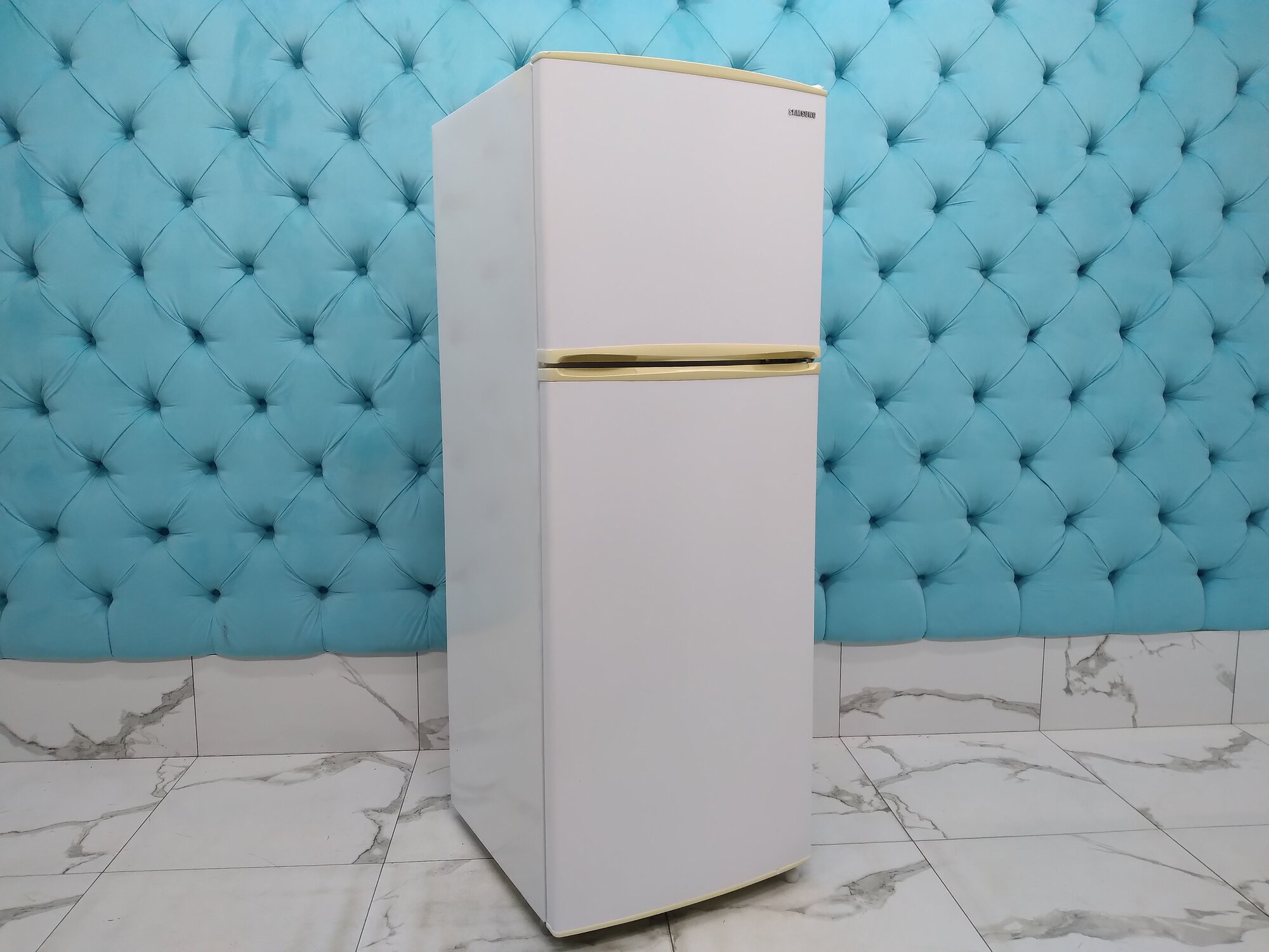 Холодильник Samsung RT37MBSW