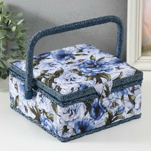 Шкатулка для рукоделия Бело-голубые пионы 20х20х11 см 2903₽